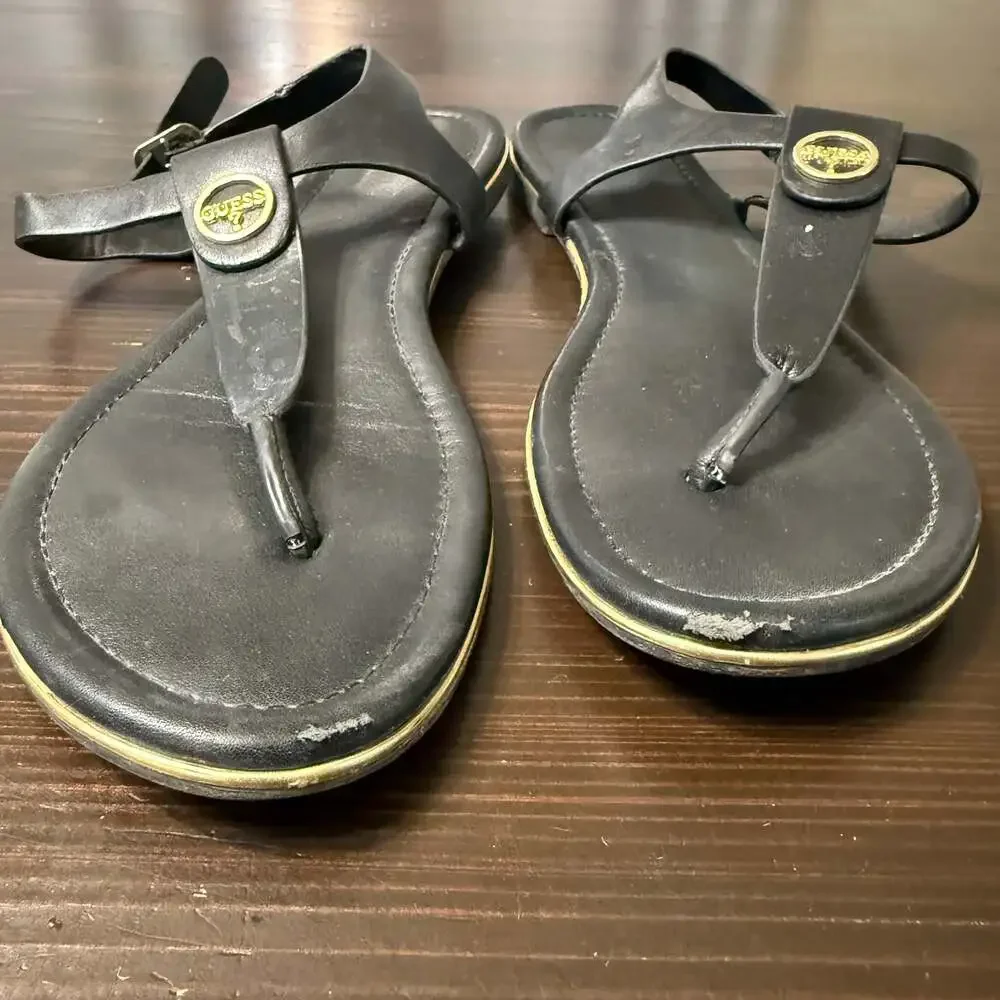 Guess Rainey Thong Sandals in Black with‎ Gold Logo
